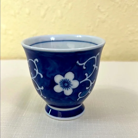 Elegant Blue Floral Tea Cup - Picture 3 of 7